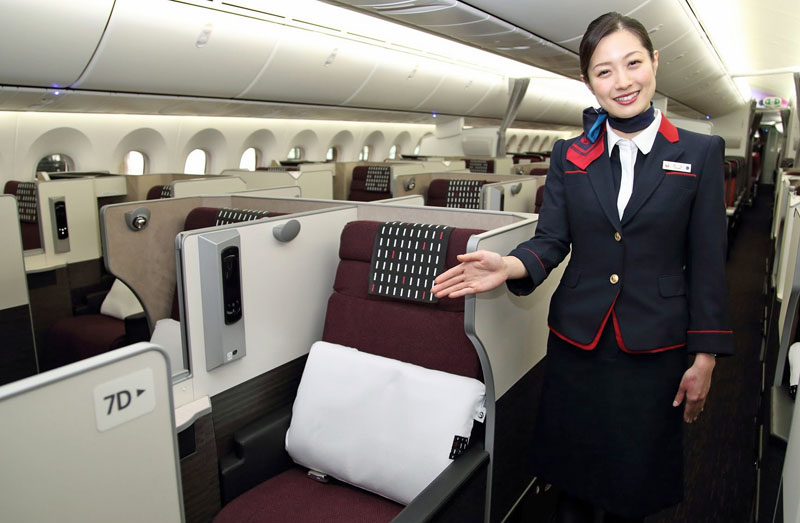 Japan Airlines Sky Suite Business Class Review (787-8) Osaka to Los Angeles  - TravelUpdate