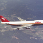 Qantas B747-238 800px