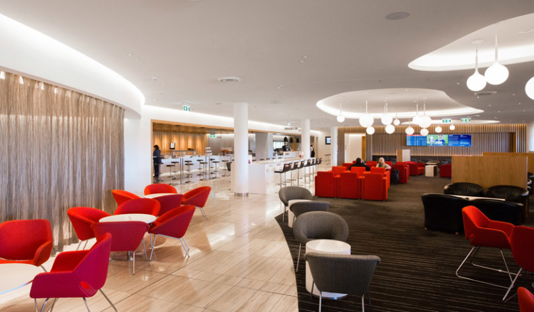 Qantas extends paid Qantas Club memberships and select lounge invites