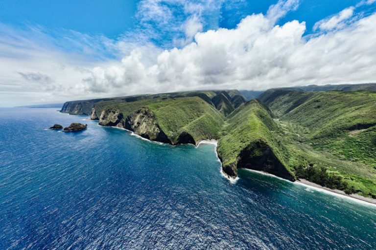 Rare Qantas premium award seats to Hawaii available now