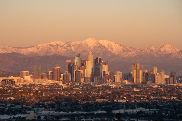 Get 10,000 bonus Velocity Points on flights to Los Angeles