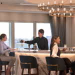 Qantas London lounge bar2 800px