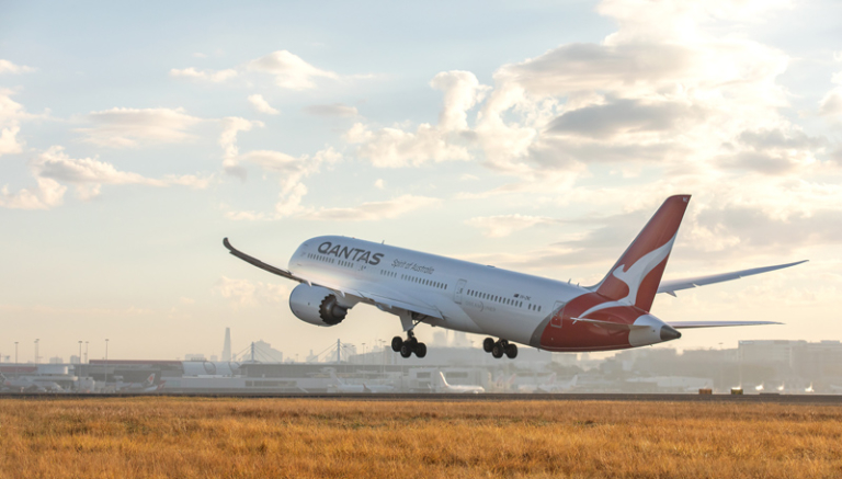 Qantas unveils rewards for vaccinated Aussies