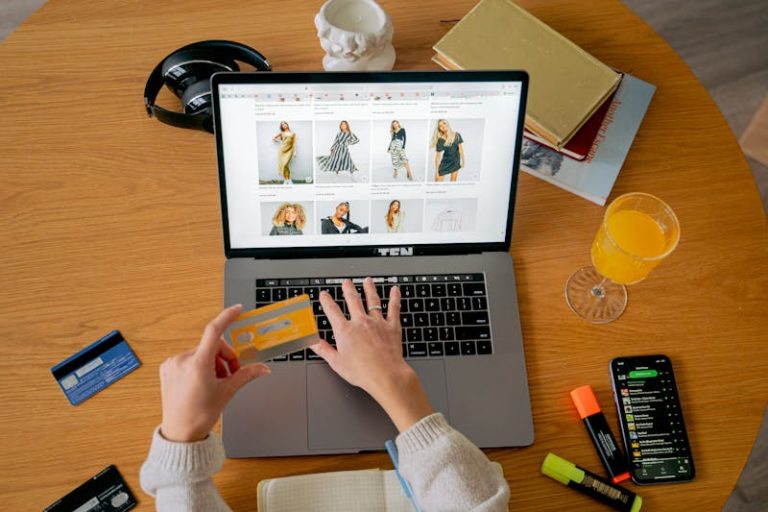 Earn up to 10 Qantas or Velocity points per dollar on your online shopping this Christmas
